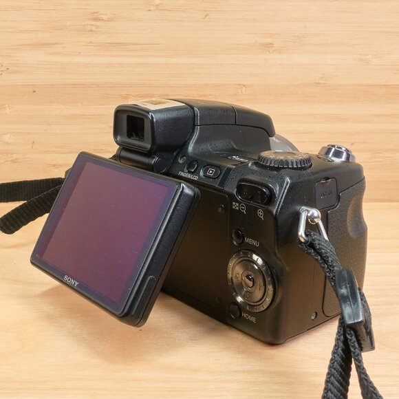 Sony Cyber-shot DSC-H9 / 8.1MP / 15x Zoom / Carl Zeiss Lens / Made in Japan - Picture 6 of 10